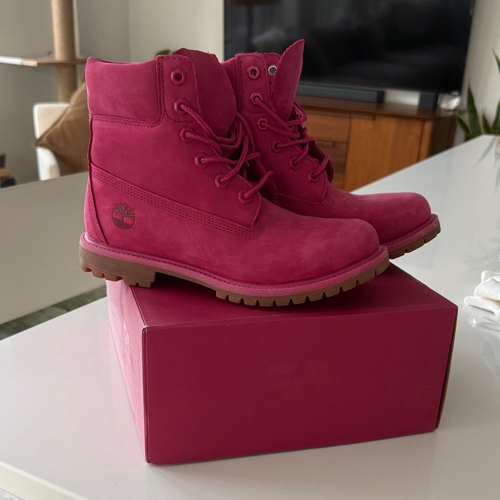 Timberland Women's Fuchsia Combat Boots BREAST CANCER edition